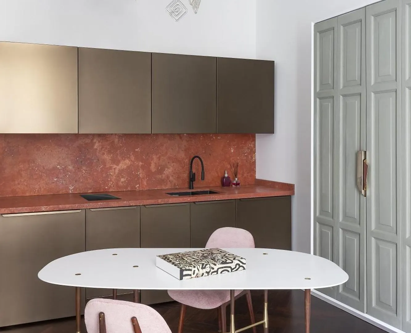 Sophisticated Milan Apartment With Italian Charm 0*,  Włochy